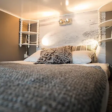 Charming Studio In Бреден